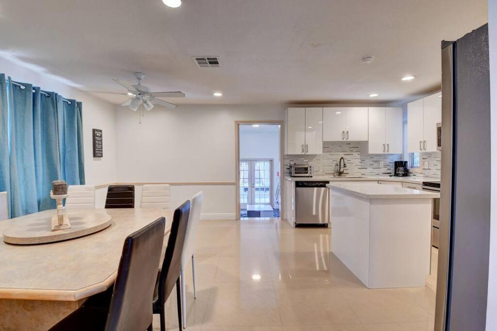 5 Bedroom Mansion With Pool And Non-Heated Jacuzzi Games In Boynton Beach Exteriör bild